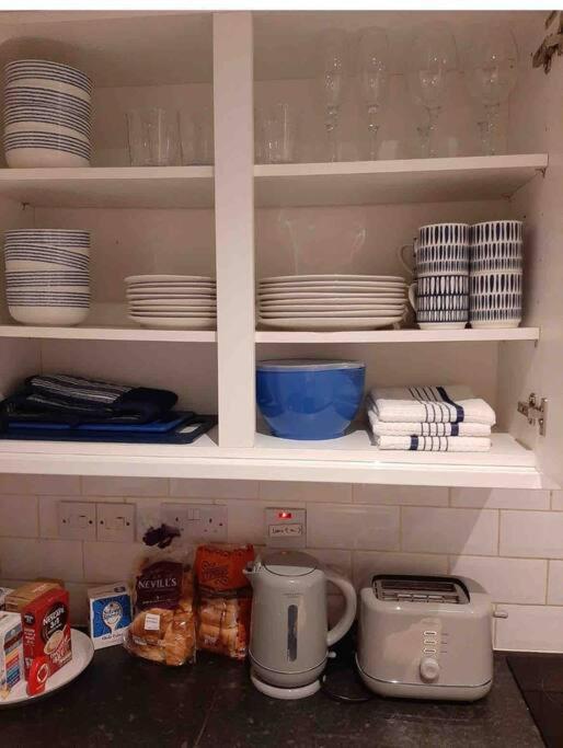 Modern Two Bed Flat In Canada Water Close To Transport Apartment London Exterior photo